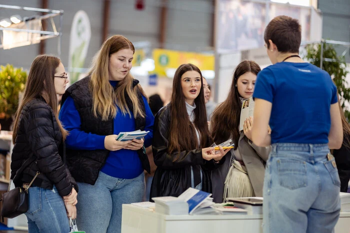 Plaudern, Fachsimpeln und Möglichkeiten ausloten: Auf der Messe ist das in entspannter Atmosphäre möglich