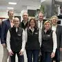 Red Zac, das Team der Filiale, Bürgermeister Fritz Kratzer, und die Stadtwerke Kapfenberg freuen sich über die Neueröffnung