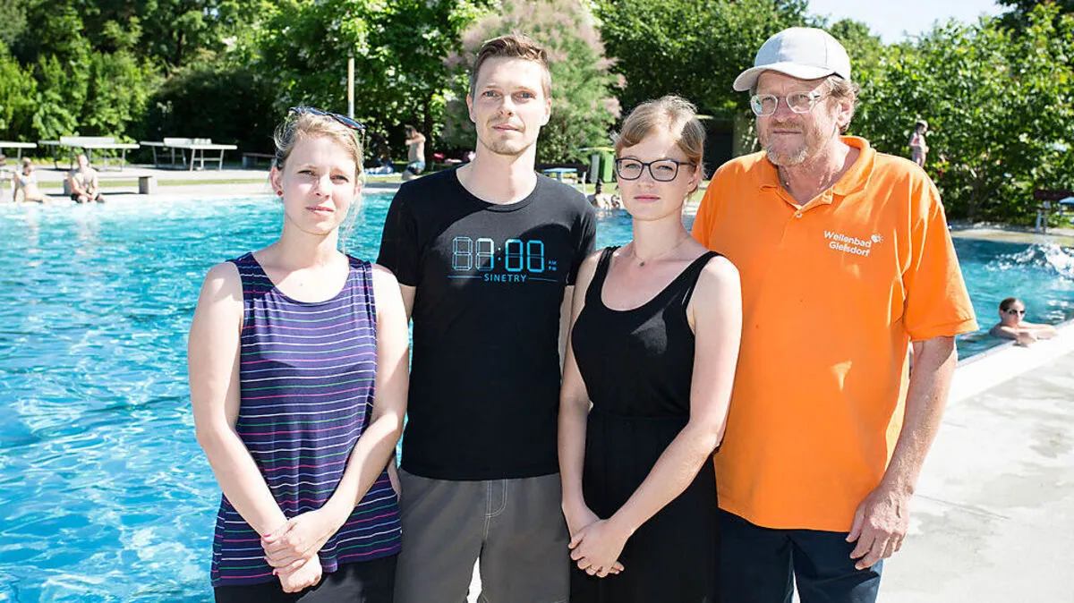 Katharina Ortner, Marco Scheidl, Marie-Theres Ortner und Bademeister Kurt Höfler