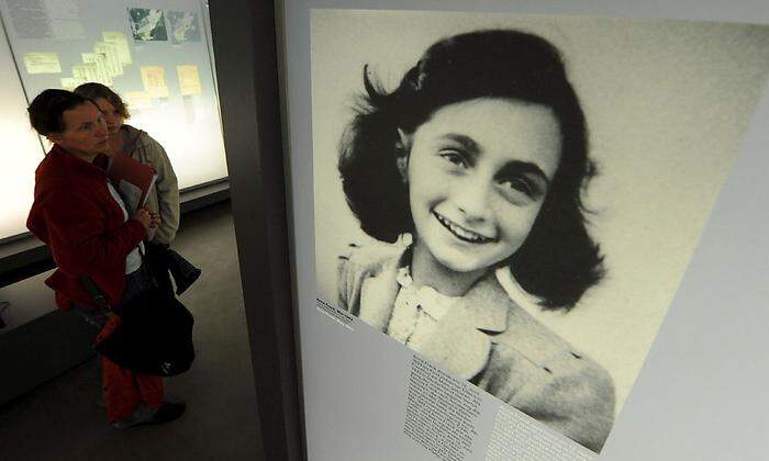 Sponderschau zu Anne Frank im KZ Bergen-Belsen, wo sie ermodet wurde