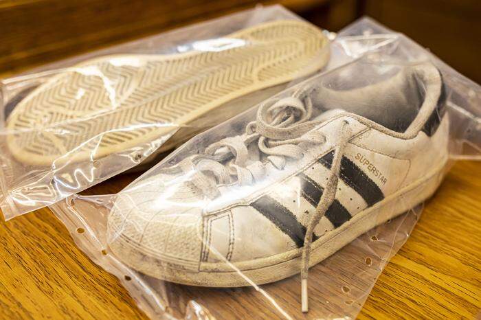 Dieses Paar Schuhe war ein wichtiges Glied in der Beweiskette, die zu dem Schuldspruch führte