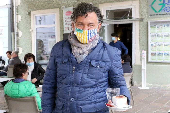 Und so hatte „Pulcinella“-Chef Enzo Bassolino (Foto) nicht nur am Vormittag alle Hände voll zu tun, auf die Wünsche seiner Gäste einzugehen. 