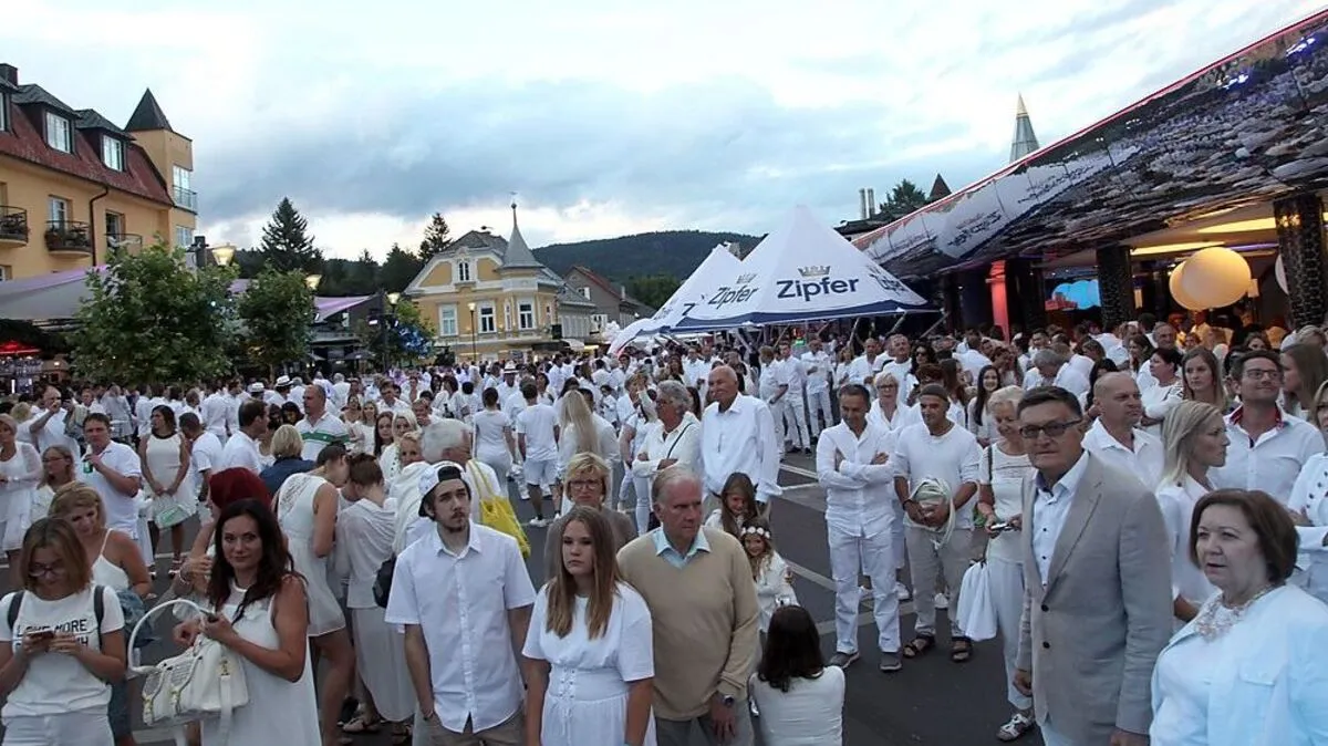 Die ersten Bilder von der Fete Blanche