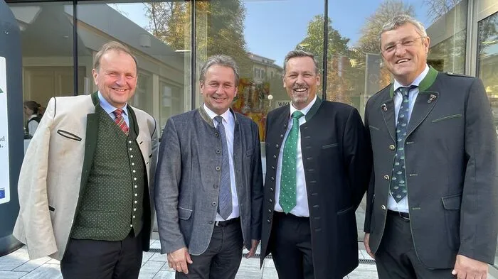 Zum 17. Mal lud die Gemeinschaft Steirisches Kürbiskernöl g.g.A., hier vertreten durch Geschäftsführer Reinhold Zötsch (2.v.r.) zum Kürbiskernöl Championat.