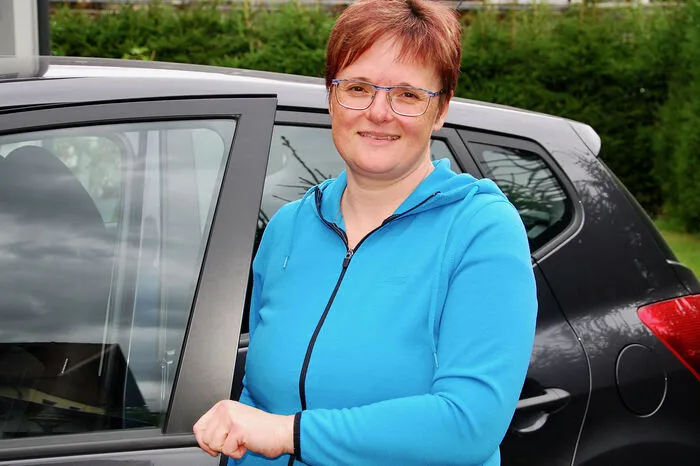 Petra Rieger (46) aus Tröpolach: "Öffis wären umweltfreundlicher, stressfreier und Infineon unterstützt die Benützung mit der Aktion ,green ways'. Mit dem Auto erspare ich mir jedoch spürbar Zeit. Bei kürzeren Bus-Taktzeiten würde ich mich vielleicht anders entscheiden."