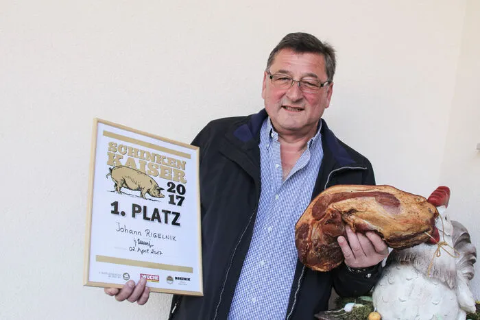 Seit 40 Jahren verarbeitet Familie Rigelnik in Schilterndorf Fleisch und Wurstwaren von Unterkärntner Bauern. Rigelnik wurde vier Mal zum Schinkenkaiser gekürt. Bestellungen: 0664/501 27 15, johann.rigelnik@gmx.at. Lieferungen frei Haus, Versand oder kontaktfreie Selbstabholung.