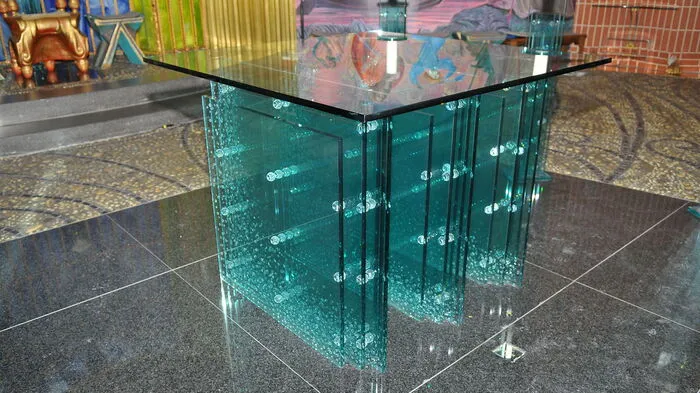 Der Altar mit Swarowski-Kristallen - Symbol für das himmlische Jerusalem.