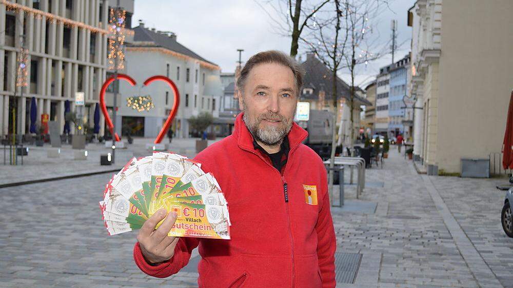 City-Bote Georg Moser bringt  die Gutscheine ab einer Bestellsumme von 100 Euro bis nach Hause