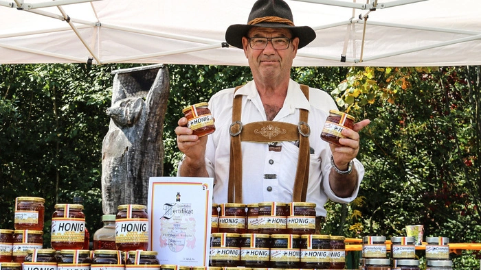 Obmann Herbert Woltsche hat das Ziel, auf die Bedeutung der Bienen für unseren Kontinent hinzuweisen.