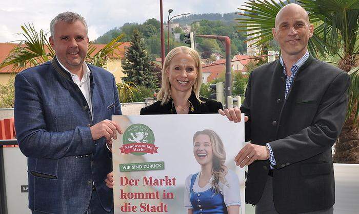 Hannes Primus mit seiner Frau Andrea und Christian Schimik 