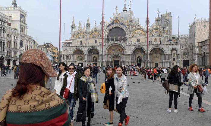 Fast zehn Millionen Touristen kommen jedes Jahr nach Venedig. 