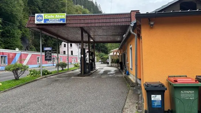 Außenansicht von einer Tankstelle
