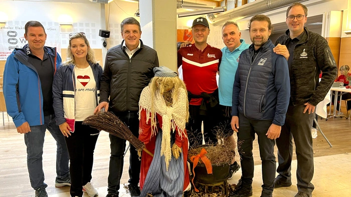 Start und Ziel der Kräuter-Hexen-Wanderung war die Kulturhalle Söchau