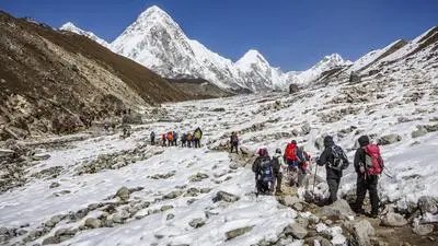 Das Erklimmen des Mount Everest ist für viele zahlungskräftige Touristen ein Traum, den sie sich erfüllen wollen