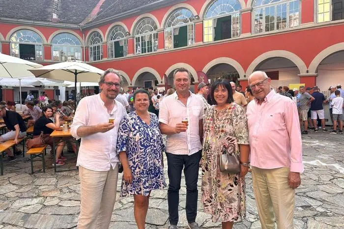 Bürgermeister Manfred Reisenhofer (3. v.l.) zeigte sich von Veranstaltung genauso begeistert wie die Nationalratsabgeordnete Agnes Totter (4.v.l.)