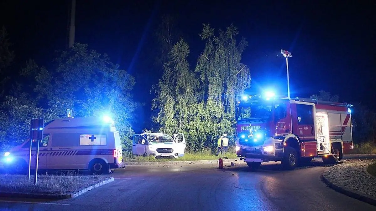 Das Fahrzeug wurde von der Fahrbahn geschleudert