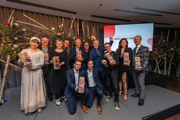 Für das Jahr 2021 wurde die Feier im April 2022 nachgeholt. Die glücklichen Gewinner: Jula Zangger (Theaterduo JulaLena, Kultur), Tomaž Moschitz (Gastgeber in der Scherbe, Wildmoser und Running Horse), Vera und Rainer Juriatti (Sternenkinder - Soziales Gewissen), Incubed IT (Wirtschaft, vorne), Helmut Marko und Opus (Lebenswerk), Fußball-Kommentatorin Anna-Theresa Lallitsch (Newcomer), Tanzlehrer und Sport-Motor Klaus Höllbacher (für sein "Seven Summits"-Projekt).