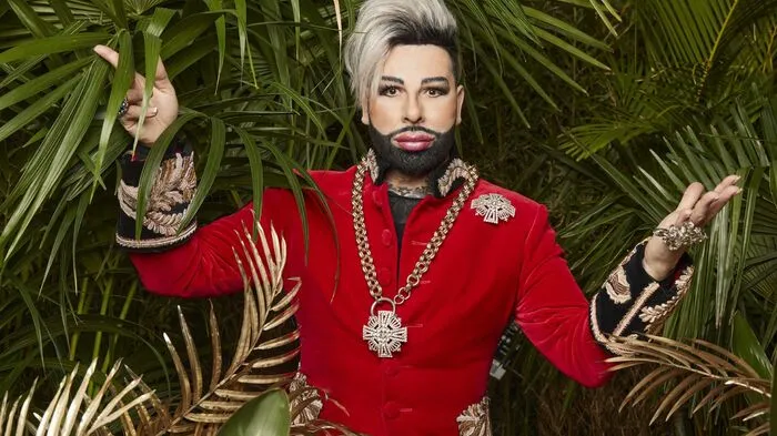 Der Star: Keiner ist so überzeugt von Harald Glööckler wie er selbst. Der Modedesigner ist ein Gesamtkunstwerk und die prominenteste Figur im Ensemble der 15. Staffel von "Ich bin ein Star - Holt mich hier raus!". Zwei Ausnahmen gibt es: Die wichtigsten Figuren der Show sind freilich Sonja Zietlow und Daniel Hartwich. Die Moderatoren.