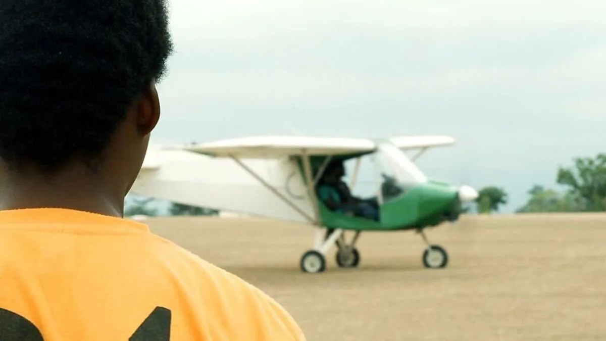 Girls don't fly: still beobachtet und präzise bewertet hat Monika Grassl ein medial gehyptes Projekt