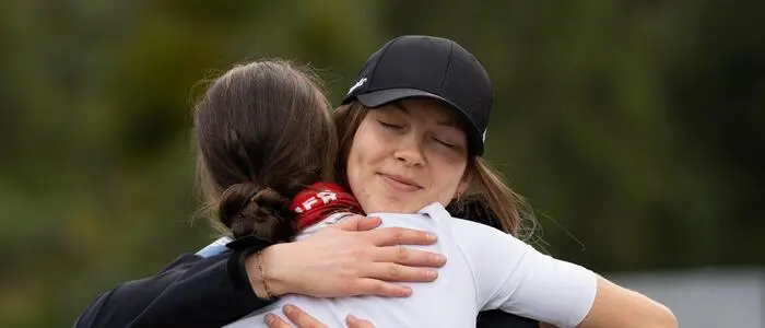 Hannah Wiegele mit Teamkollegin Lisa Eder
