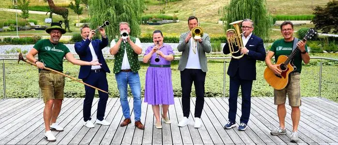 Proben bereits für den Musikwandertag: Markus Kern, Thomas Apfelthaler, Erwin Movia, Andrea Wagner, Jochen Bocksruker, Helmut Linhart und Andreas Albrecher (von links)