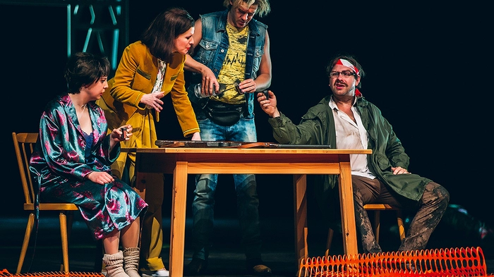 Eigens für das Schauspielhaus Graz hat Thomas Arzt das Stück "Die Neigung des Peter Rosegger" verfasst. Regisseurin Nina Gühlstorff hat das uraufgeführte Stück inszeniert ...