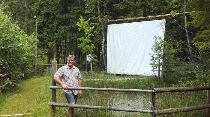 Michael Graf beim Schwoaghofer Teich in St. Kathrein/Offenegg – hier ist Beethovens Neunte zu hören