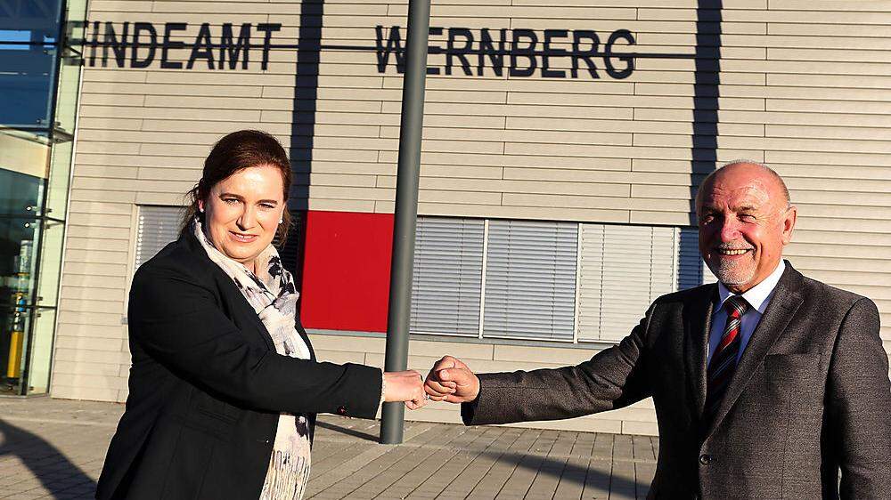 Zum Bürgermeisterwechsel kommt es auch in Wernberg: Doris Liposchek folgt Franz Zwölbar