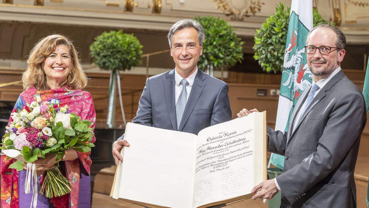Zwanzig Jahre Menschenrechtsstadt: Unesco-Vertreterin Ramos und Minister Schallenberg kamen Bürgermeister Nagls Einladung zur Eintragung ins Goldene Buch der Stadt Graz nach 