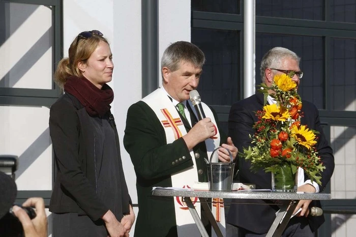 Die Ökumenische Segnung nahmen Stadtpfarrer Alois Schlemmer und Pfarramtskandidatin Zuzana Uvacic vor.