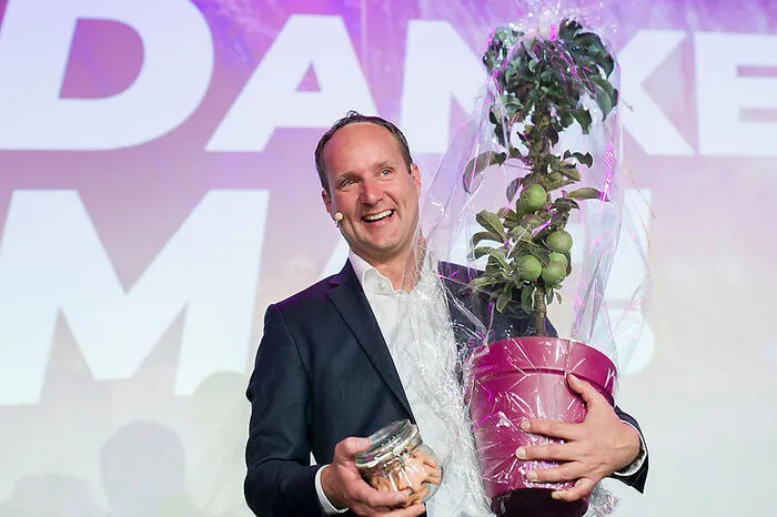 "Nie ist die Liebe so groß, wie im Abschied." Einer, der freiwillig seinen Abschied nahm und dennoch litt: Matthias Strolz von den Neos.