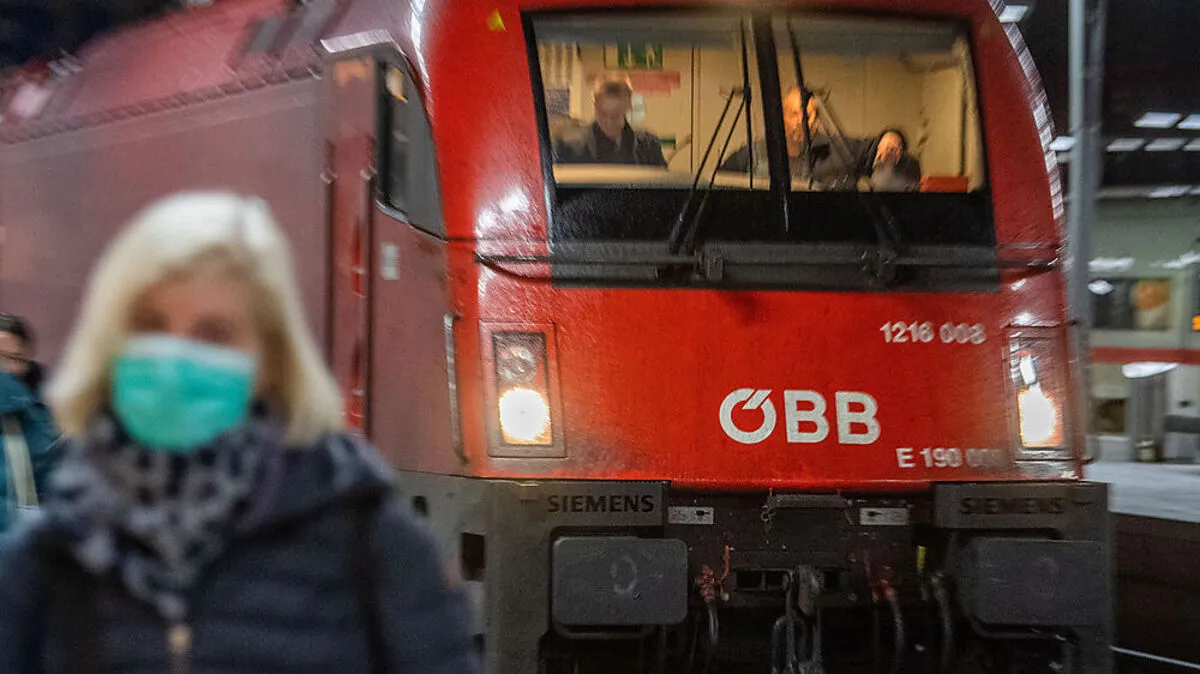 Symbolbild Maske im Zug