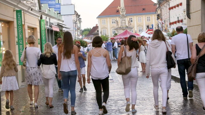 Ganz in Weiß präsentierte sich am Freitagabend die Bezirkshauptstadt St. Veit. 
