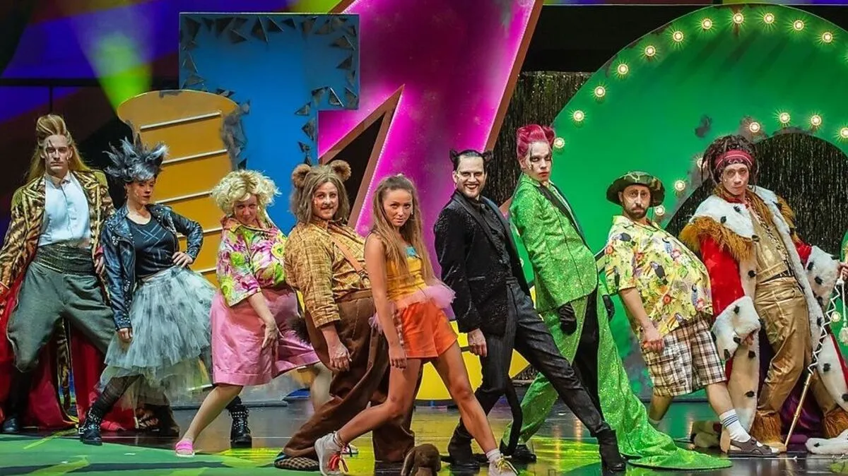 Das "Dschungelbuch"-Ensemble mit Ferdinand Kopeinig als "Baloo, der Bär" 