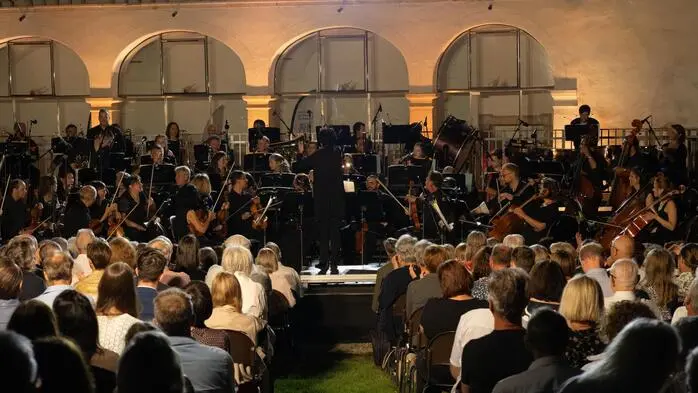 Am Sonntag gibt es bei schönem Wetter eine Wiederholung der Schlosshofserenade