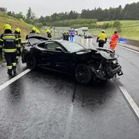 Wohl bedingt durch den Regen geriet das Fahrzeug auf der A2 bei Schäffern ins Schleudern