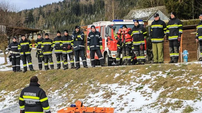 Geübt wurde die Rettung einer ansprechbaren und einer bewusstlosen Person.