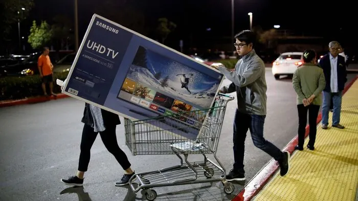 Die amerikanischen Aktionstage "Black Friday" und "Cyber Monday" mischen auch hierzulande den Handel auf und sollen das Weihnachtsgeschäft einläuten. Am Black Friday - dem Freitag nach "Thanksgiving" - locken in Amerika die Shops mit besonderen Öffnungszeiten und günstigen Schnäppchen. 