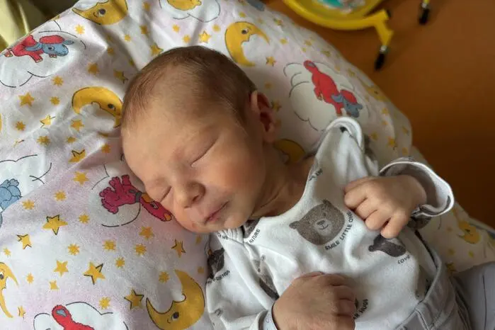 Fabio steht der größte Platz im Herzen seiner Eltern Bianca Edlinger und Andreas Toih aus Großlobming zu. Mit 2510 Gramm, 48 Zentimetern und noch mehr Glück, füllt er ihn seit 22. Juni perfekt aus.