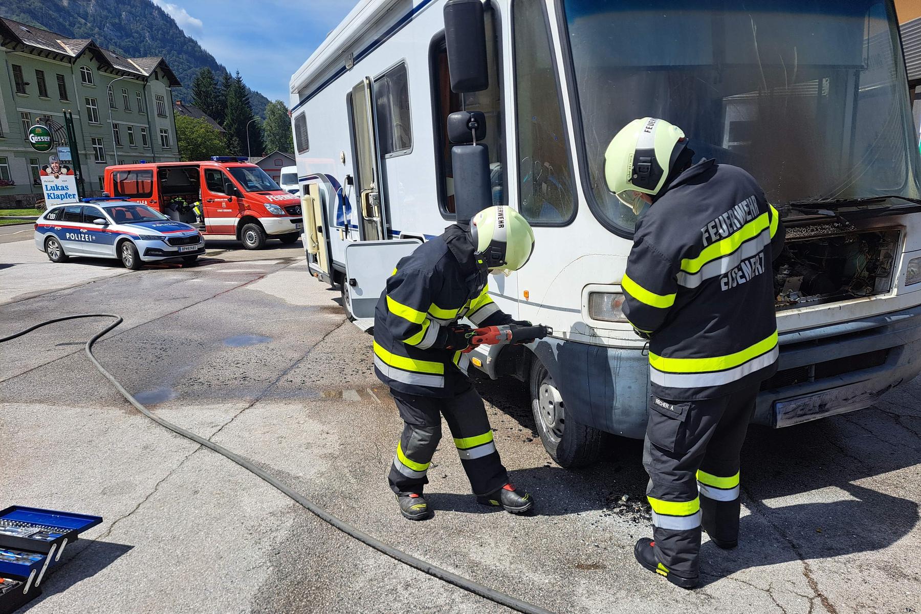 Wohnmobil geriet während der Fahrt durch Eisenerz in Brand