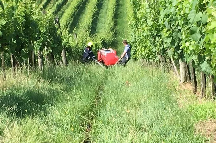 Feuerwehrarzt, Notarzt und Rettungskräfte versorgten den Verletzten.
