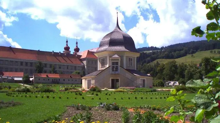 Idyll und zugleich Hoffungsort der Stiftsgarten St. Lambrecht
