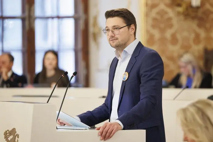 Klubobmann Niko Swatek (Neos) vermisst den Reformwillen bei „Schuldenkaiser Kunasek“