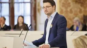 ABD0029_20251125 - GRAZ - ÖSTERREICH: Klubobmann Niko Swatek (NEOS) am Dienstag, 25. November 2025, während einer Sitzung des Landtags Steiermark im Landhaus Graz. - FOTO: APA/ERWIN SCHERIAU