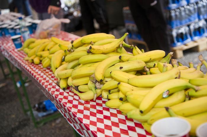 Finger weg von grünen Bananen, diese können schwer im Magen liegen