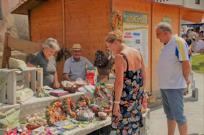 Die Vielfalt der Region, das Handwerk und die Tradition standen dabei im Vordergrund. An Ständen konnten Produkte aus der Region verkostet werden.