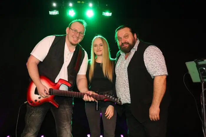 Für die abwechslungsreiche Musik sorgte die neu gegründete Musikgruppe „Die Band-Giganten“ - eine Formation aus ehemaligen Mitgliedern der Edelseer und der Grafen