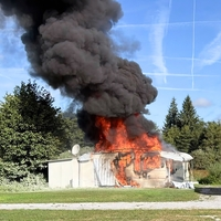 Der Wohnwagen stand in Vollbrand