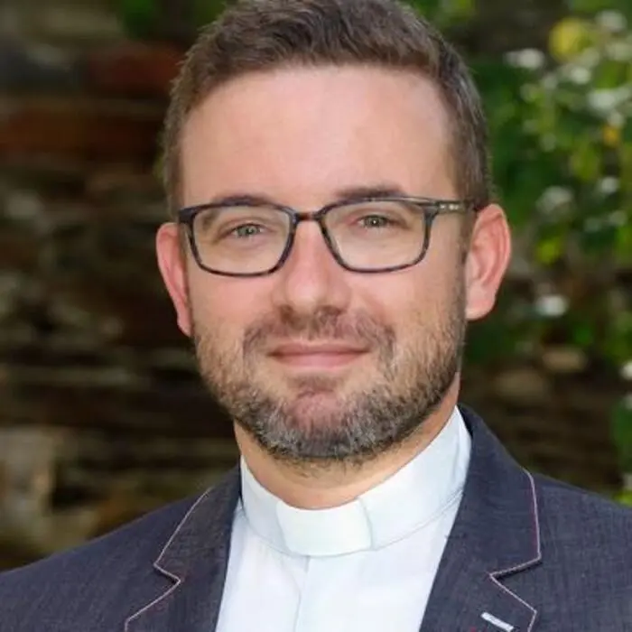 Seelsorgeraumleiter István Holló bittet auch auf Facebook um Mithilfe