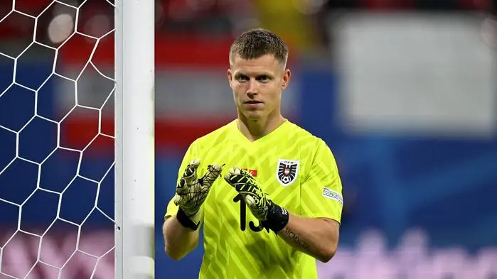 Patrick Pentz: 2 
Der am Ball starke Torhüter macht das Spiel gerne schnell, was nicht immer funktionierte. Der Schuss zum 0:1 wirkte nicht unhaltbar, hielt gut gegen Nusa, gegen Haaland chancenlos. 